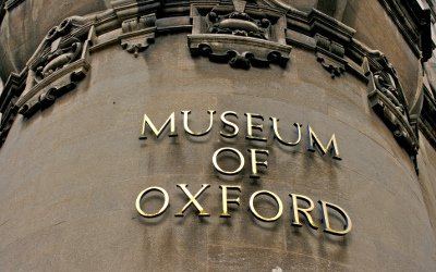 Wyprzedaż starych map w Museum of Oxford